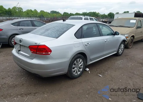 2015 Volkswagen Passat 1.8T Wolfsburg Edition из США, поврежденный, VIN 1VWAT7A3XFC035291